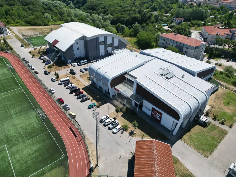 Ömer Tepesi Yüzme Havuzu ve Spor Salonu — görsel 1